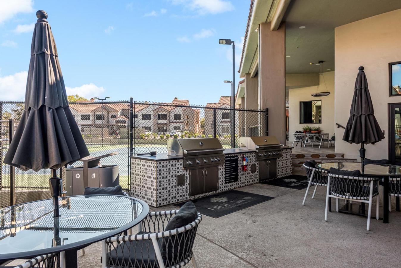 Apartment Modern2br Pickle&basketball Ct,pool,bbq&pet Frndly *