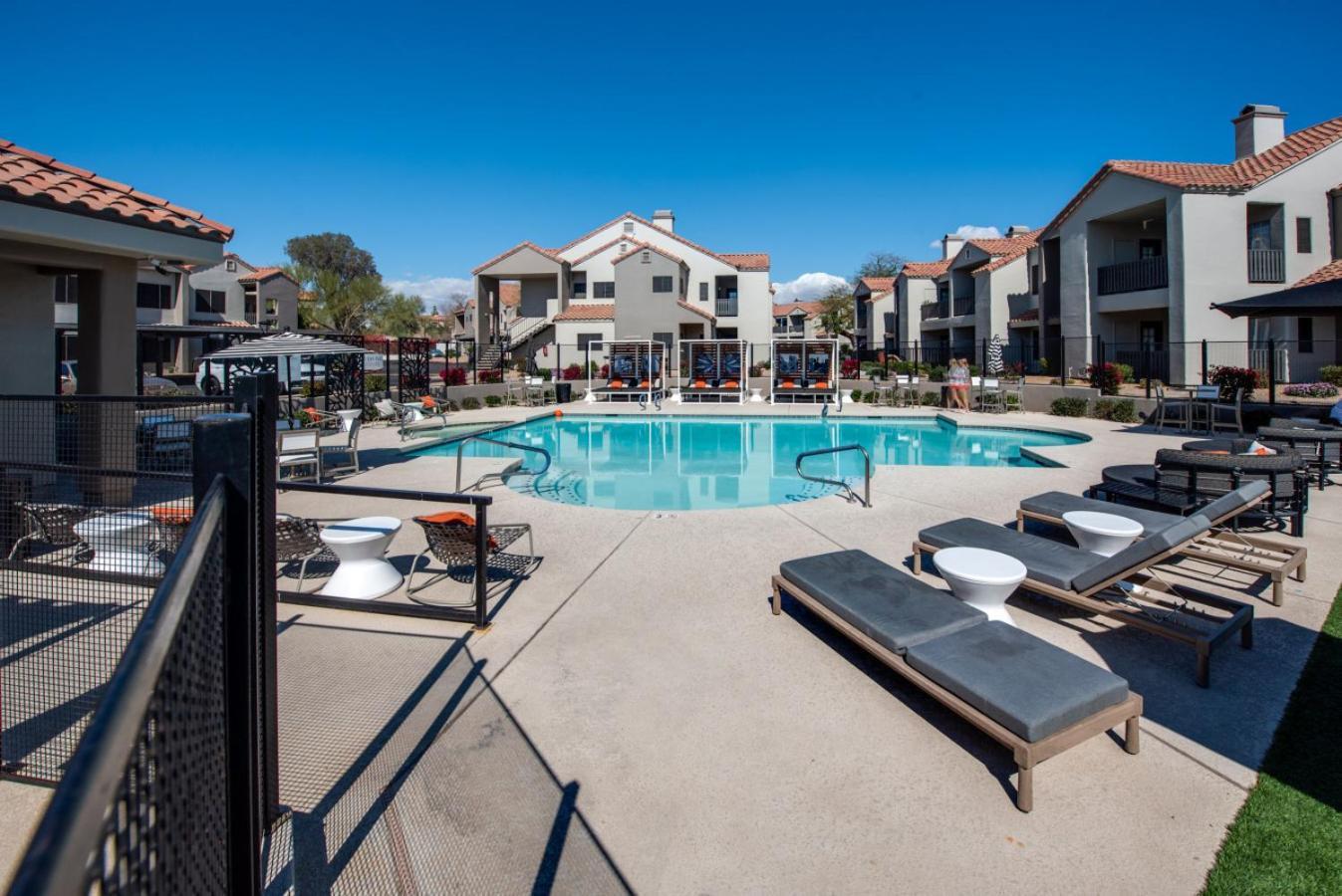 Apartment Modern2br Pickle&basketball Ct,pool,bbq&pet Frndly *